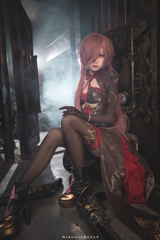 微博红人Coser@五更百鬼  灰姑娘 [7P/12MB]