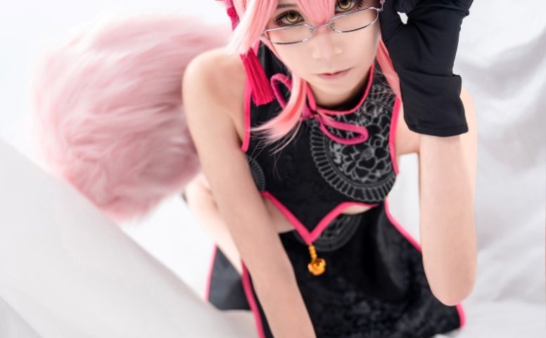 人气动漫Coser@爱老师_PhD 玉藻前 旗袍 [16P/60MB]