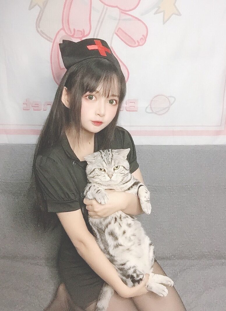 知名动漫博主@黑猫猫OvO – 互士喵自拍 [19P/9MB]