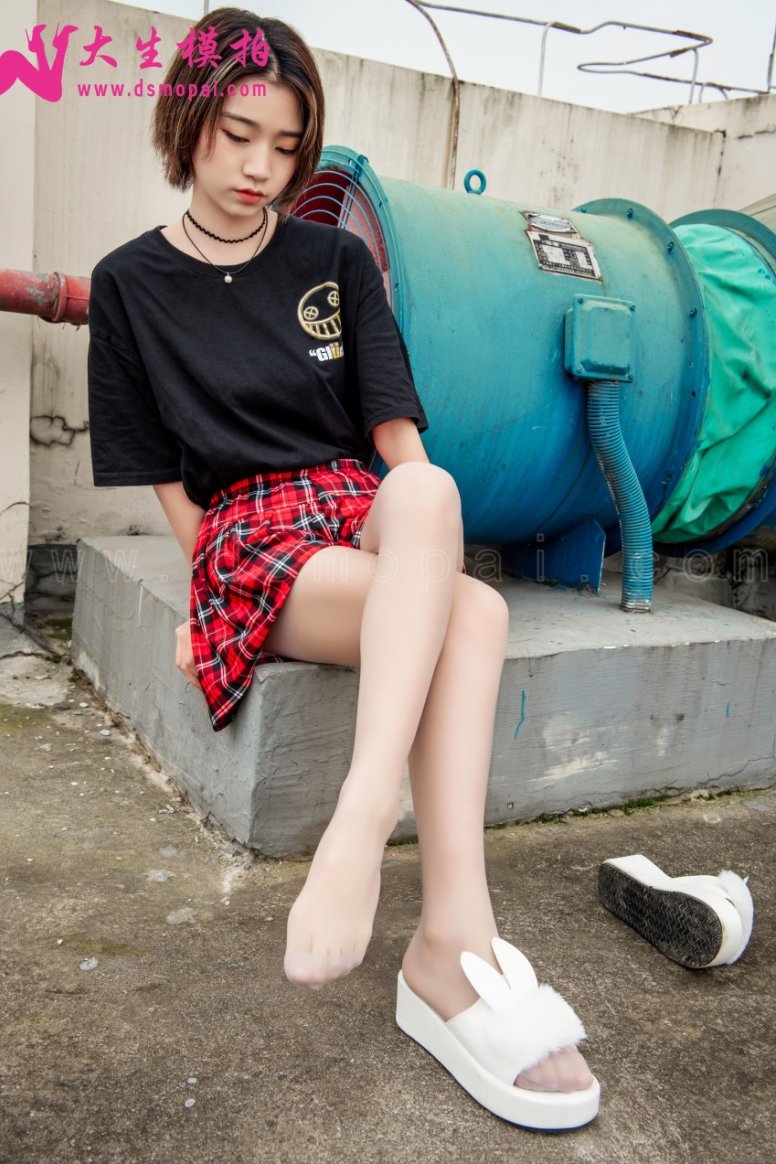 大生模拍 NO.214 小小 天台镁足 [49P/1V/614MB]