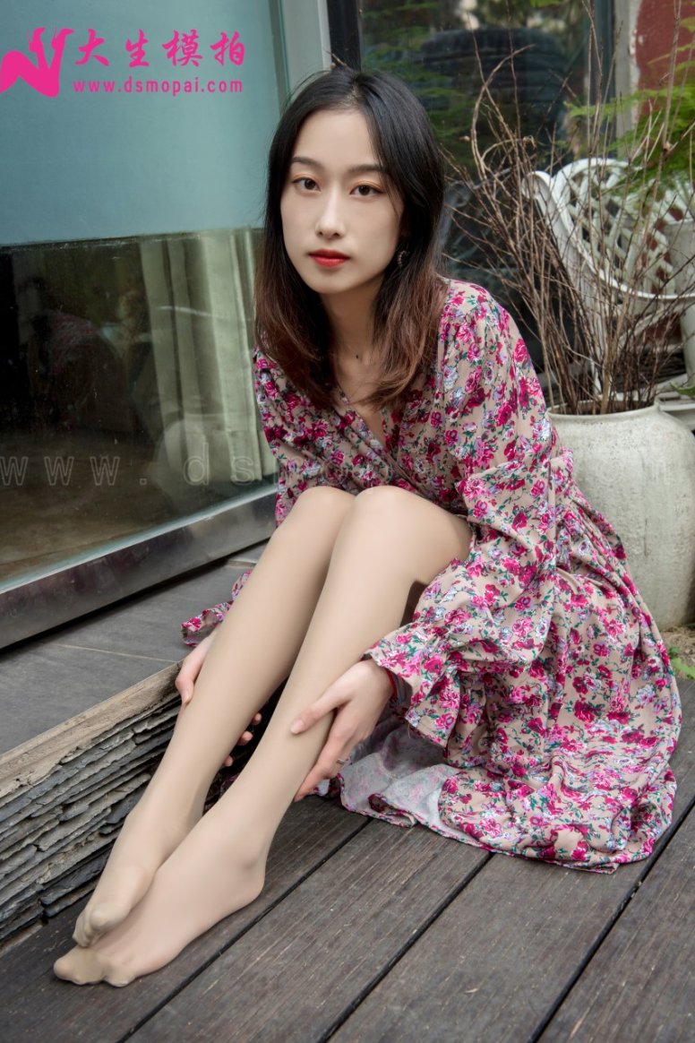 大生模拍 NO.219 美美 纤细玉腿 [43P/1V/684MB]