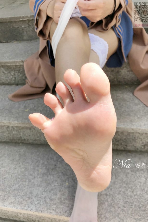 精选街拍 No.184 Nia乔乔學姐外拍佑或长筒白丝袜 [20P/21MB]