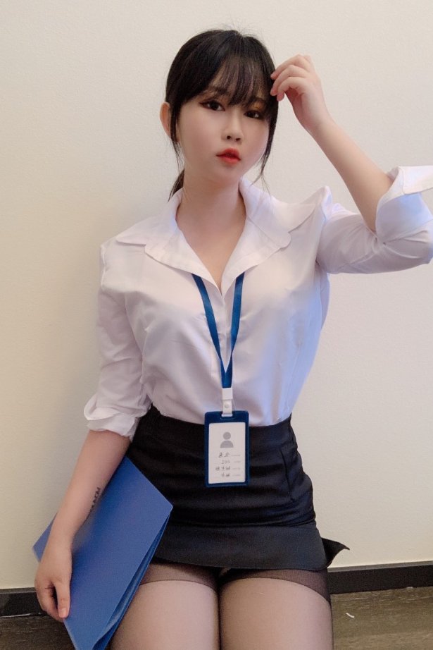 是依酱吖 – 黑丝至服[29P/57MB]