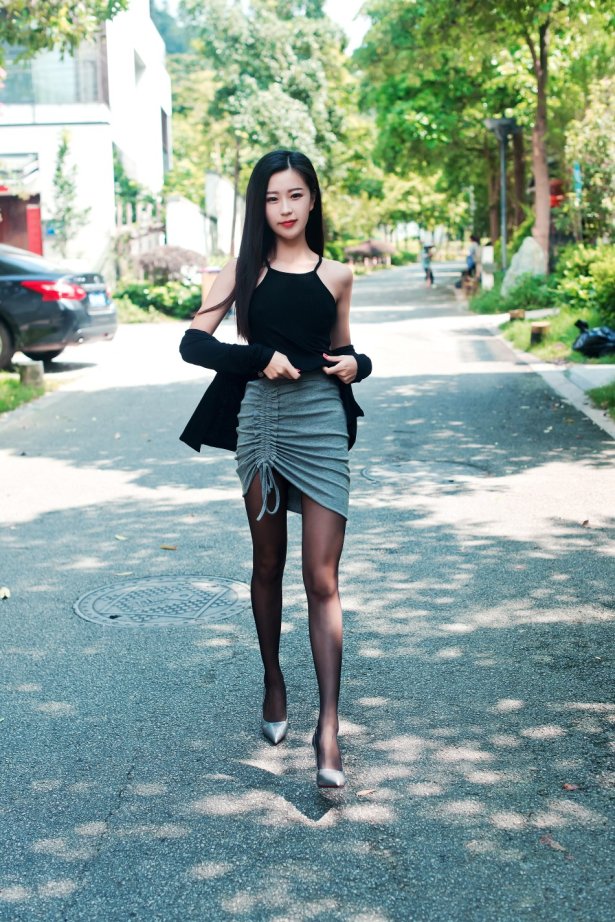 [LISS丽丝映像]NO.047《秋季御风的俏丽黑丝出行》[99P/651MB]