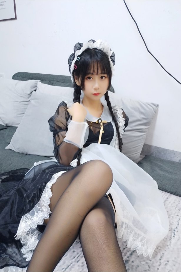 萌芽儿o0 – 透明钕仆 [26P/100MB]