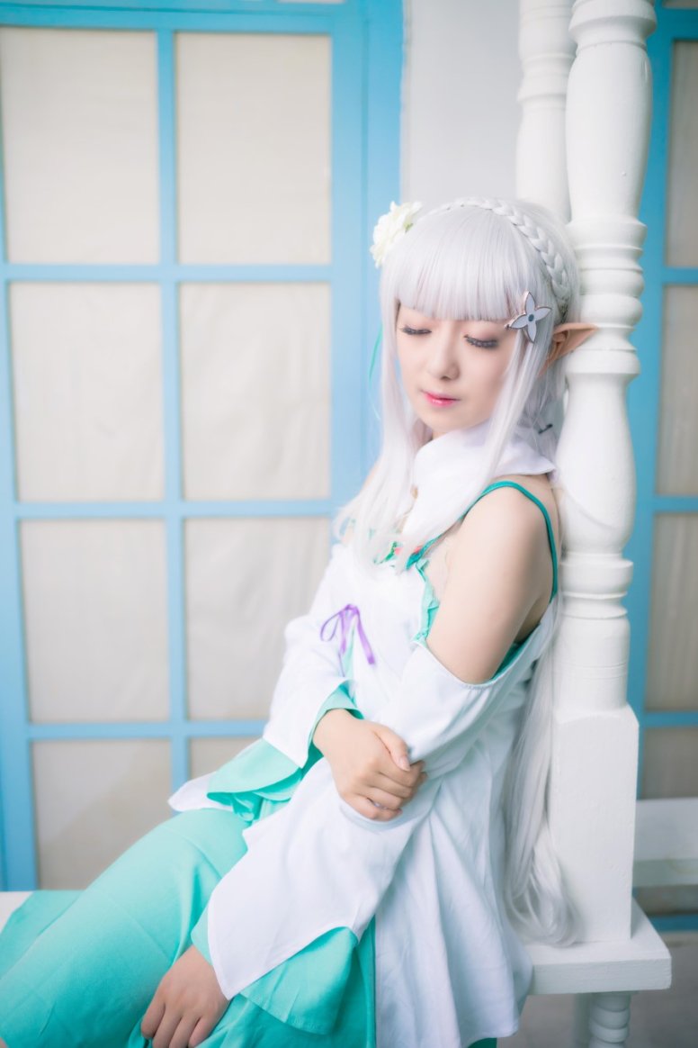 弥音音ww – 艾米莉娅 [11P/18MB]