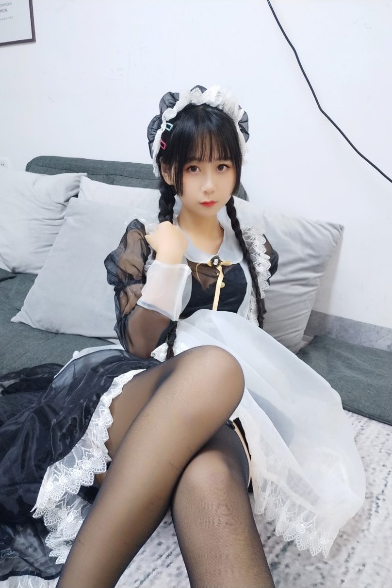 萌芽儿o0 – 透明钕仆 [26P/100MB]