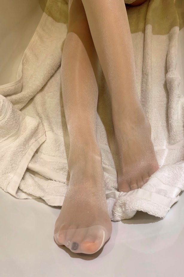 LICCL丽绮映像 NO.002 – 白丝 [34P/207MB]