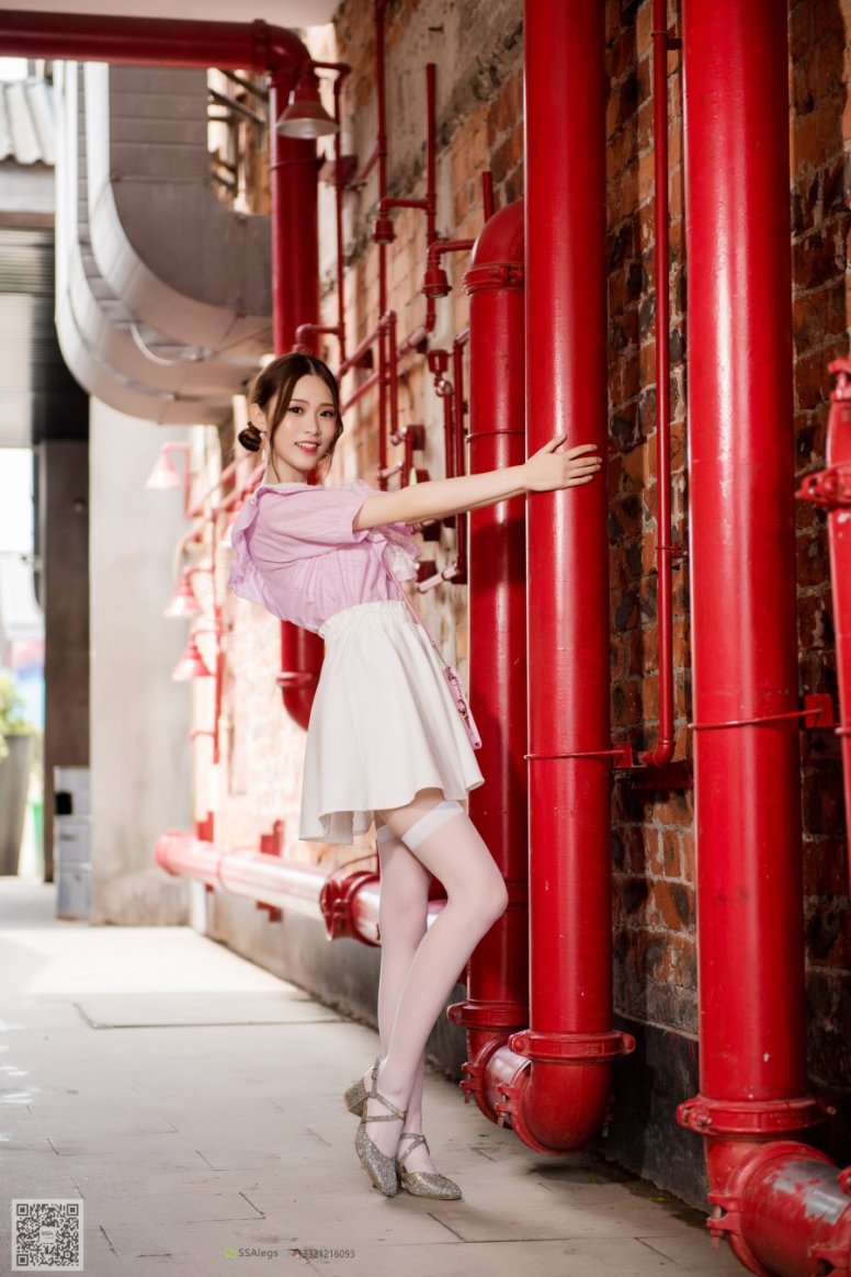 [SSA丝社]超清写真 NO.009 琪琪 超薄5D长筒袜街拍 [99P/1.10GB]