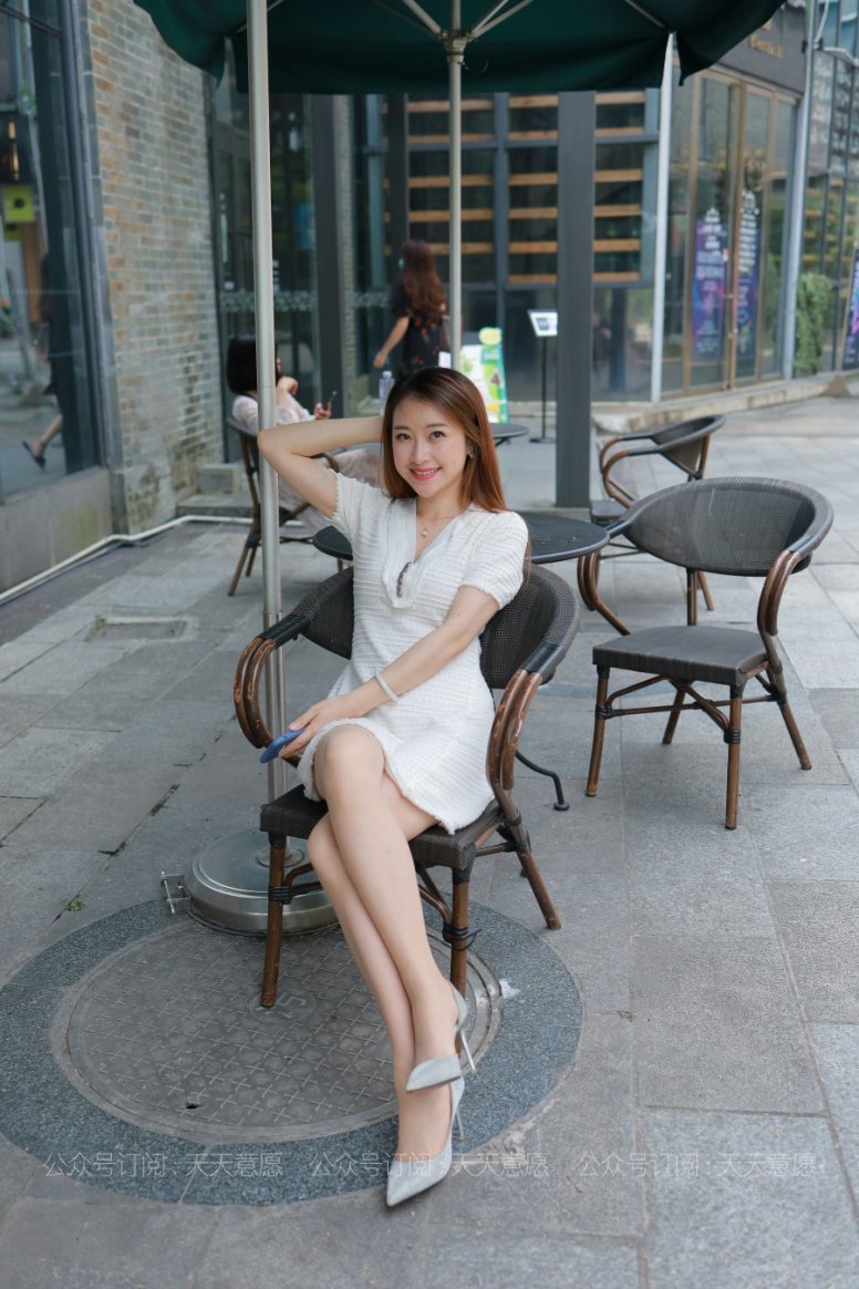 [IESS异思趣向] 耽丝 小婕的肉丝白裙 [87P/87M]