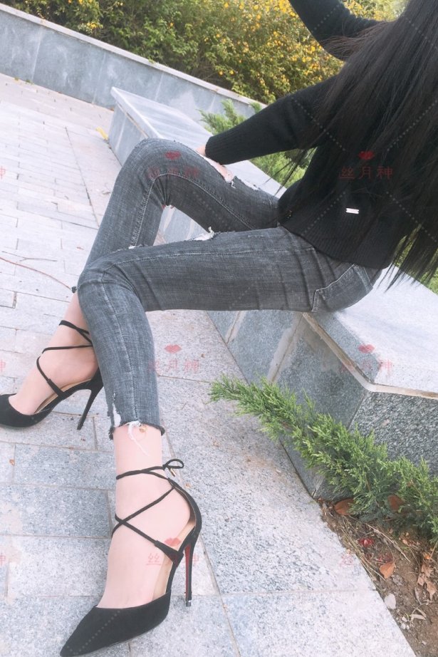 丝月神 005 牛仔裤细带高跟肉 [91P/68MB]