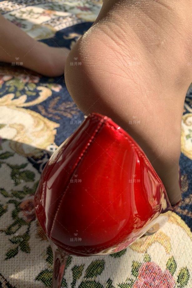 丝月神 012 阳光下的一抹红高跟肉 [67P/183MB]