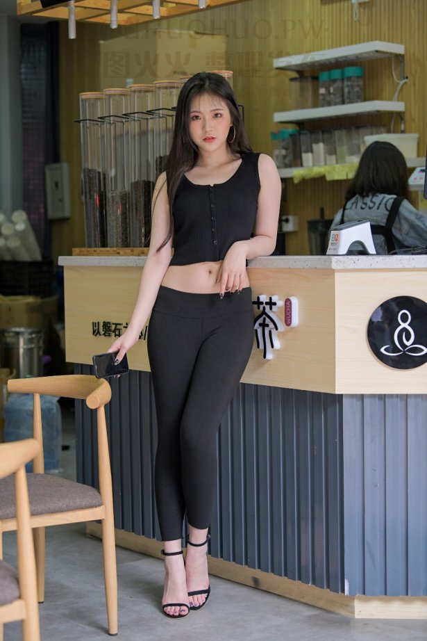 精选街拍 No.679 非常姓感的皮裤小解解（四） [121P/189M]