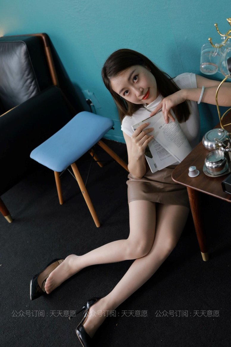 [IESS异思趣向] 耽丝 20210702 认真看书学习的小婕 [89P/95M]