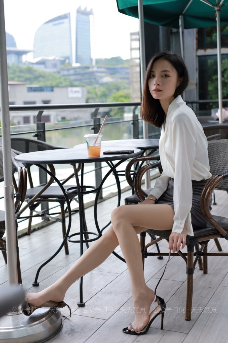 [IESS异思趣向] 耽丝 210714 小六白衣肉丝的优雅 [90P/112MB]