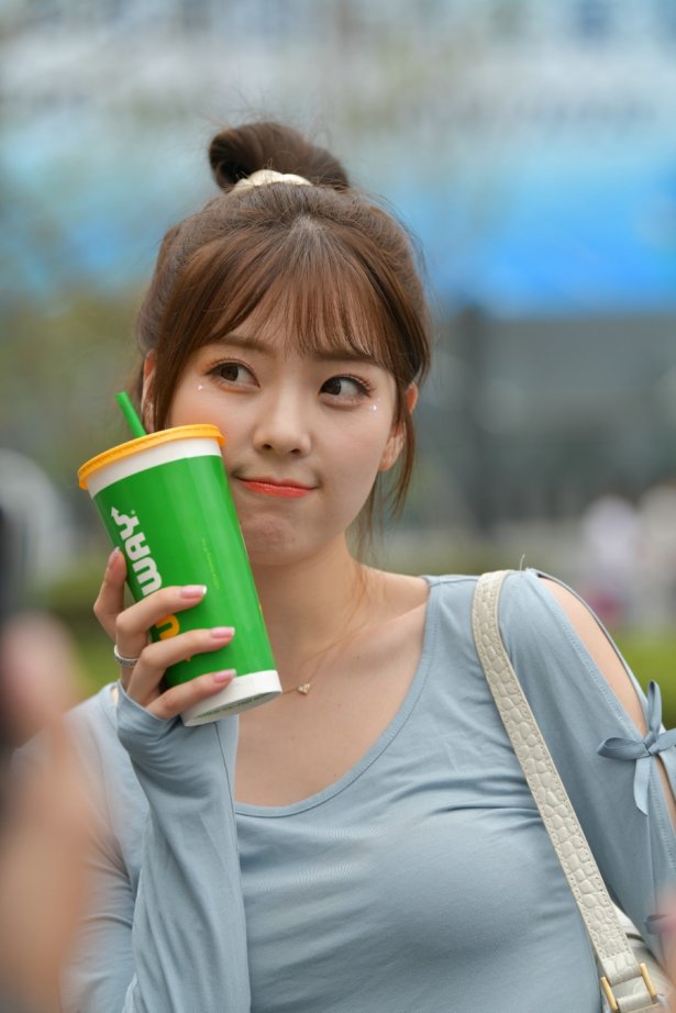 精选街拍 No.932 萌萌哒网荭小解解 [118P/118MB]