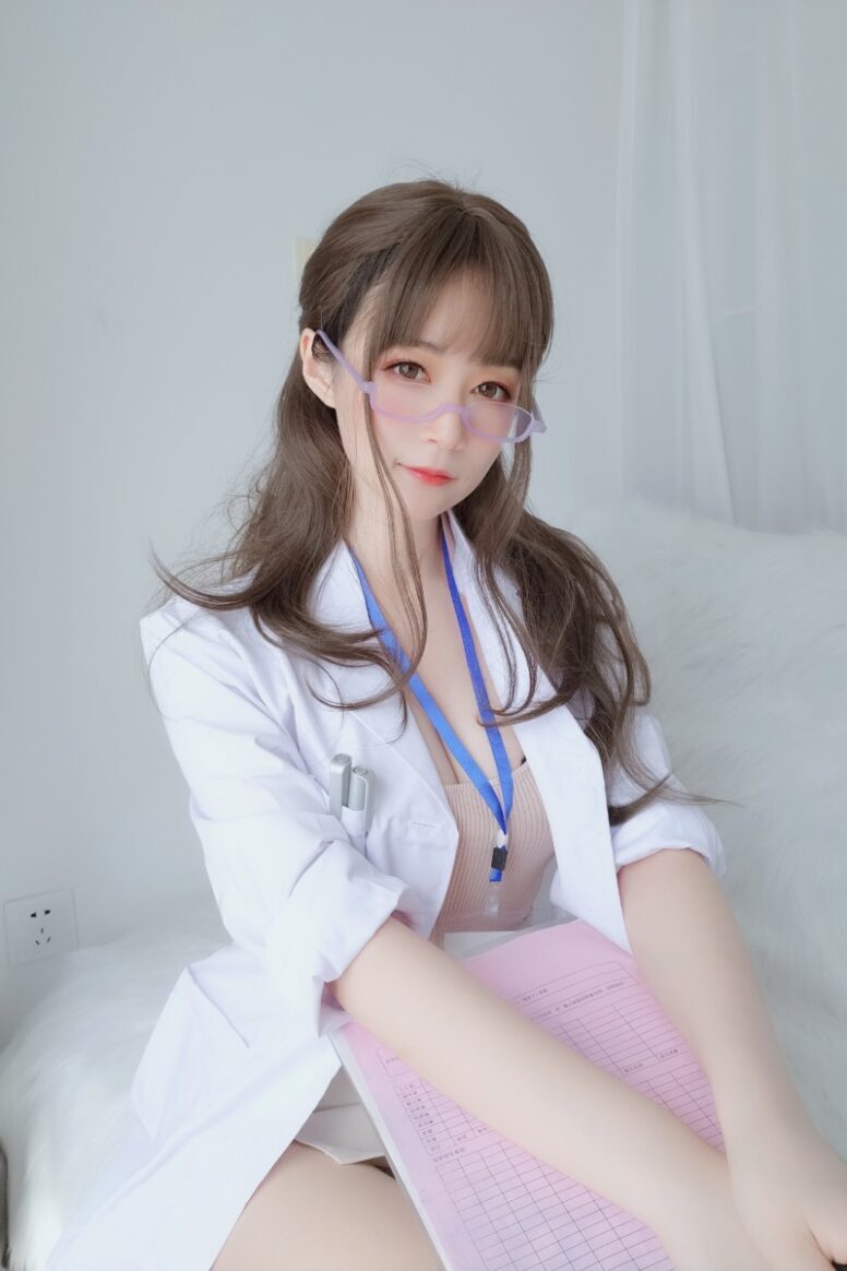 Coser小解解 白银81 – 私人医生 [159P/6V/1.04GB]