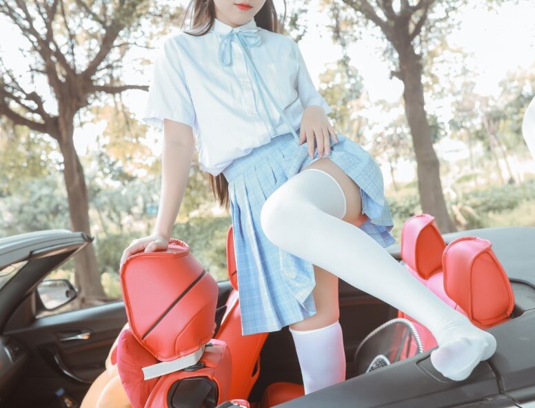 不呆猫 – 白丝过膝袜 [21P/12V/209MB]