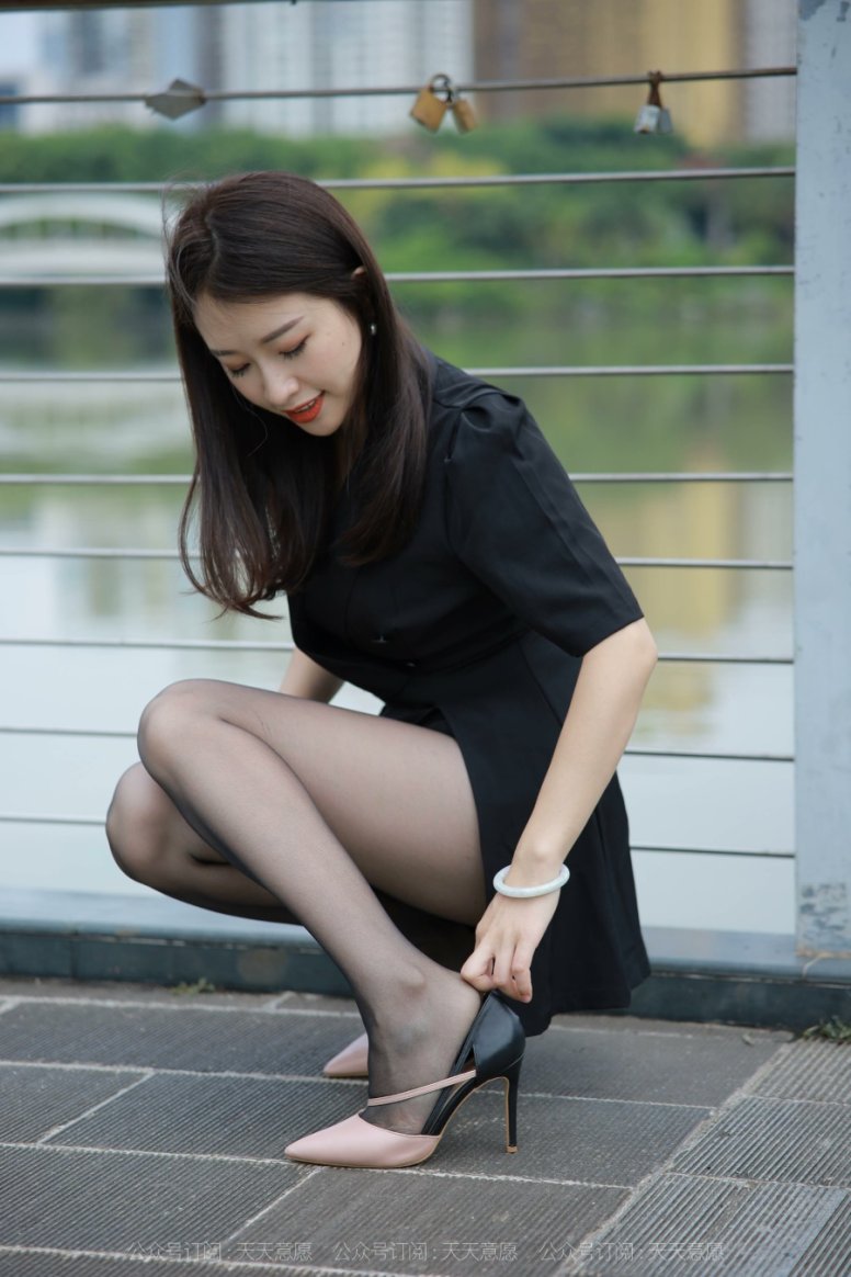 [IESS异思趣向] 耽丝 211105 小婕在桥上吹风 [95P/127MB]