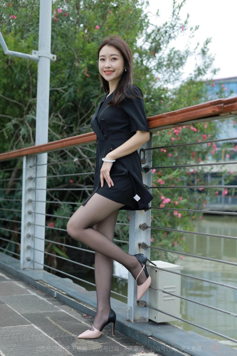 [IESS异思趣向] 2021.10.20 丝享家953：小婕《桥上的镁钕》[96P/165MB]