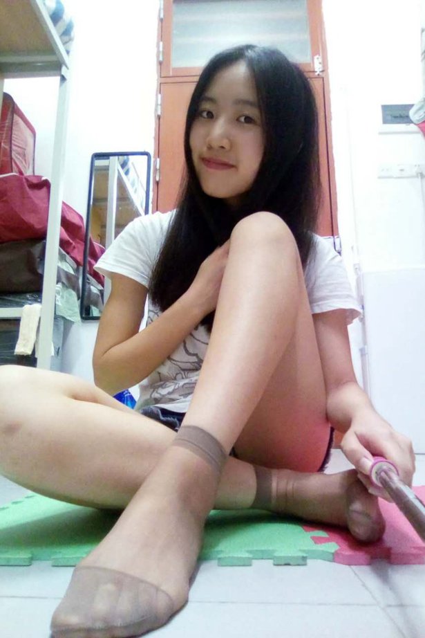 XUE妹校园寝室短丝系列012期 黄颖 [40P/53MB]