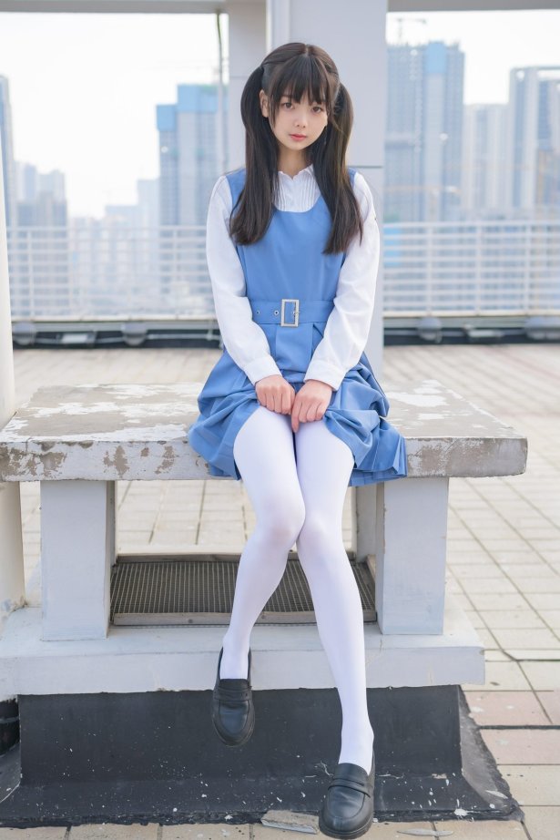 柴系小乖(稚乖画册) – 夜夜 天台真空80D白丝 [79P/1V/1.10GB]