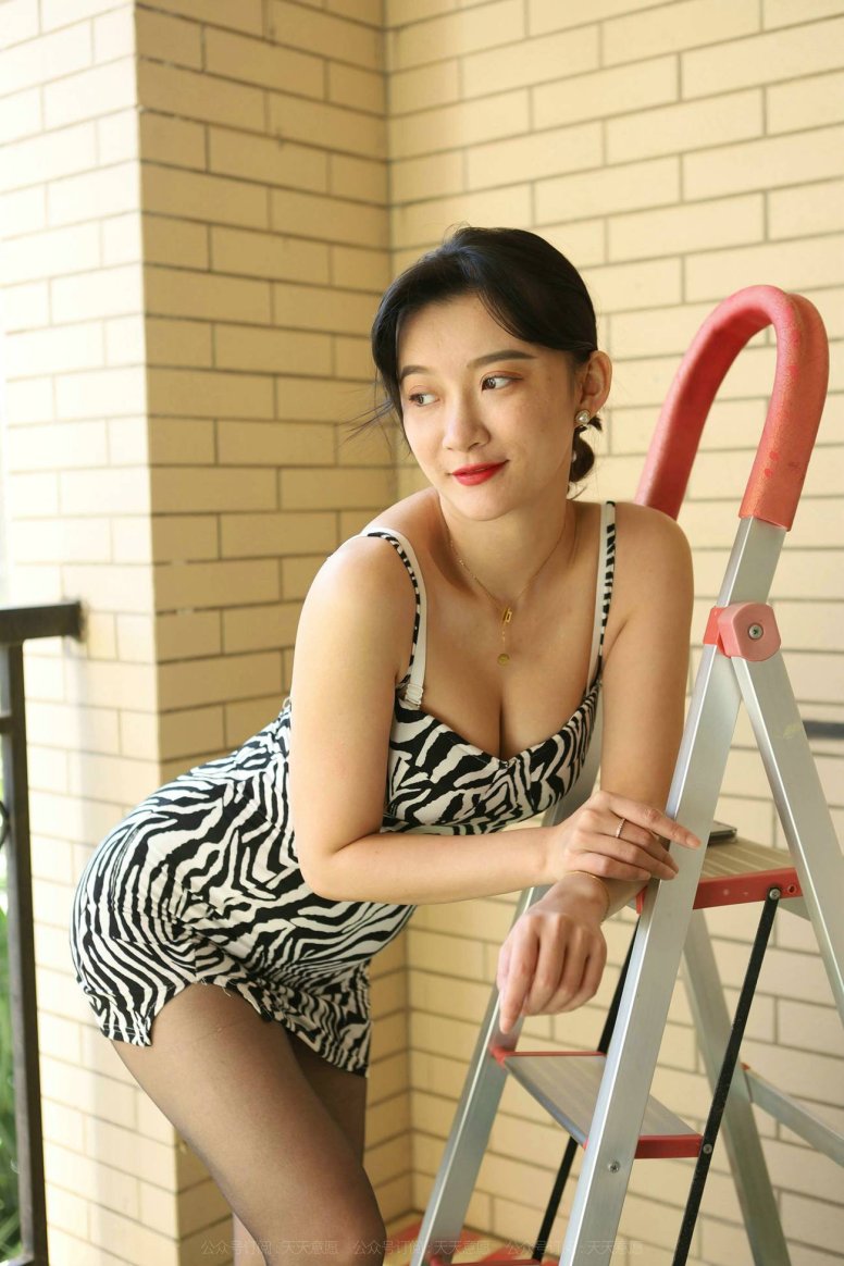 [IESS异思趣向] 2022.02.19 丝享家1007：秋秋《风满斑马纹》[90P/102MB]