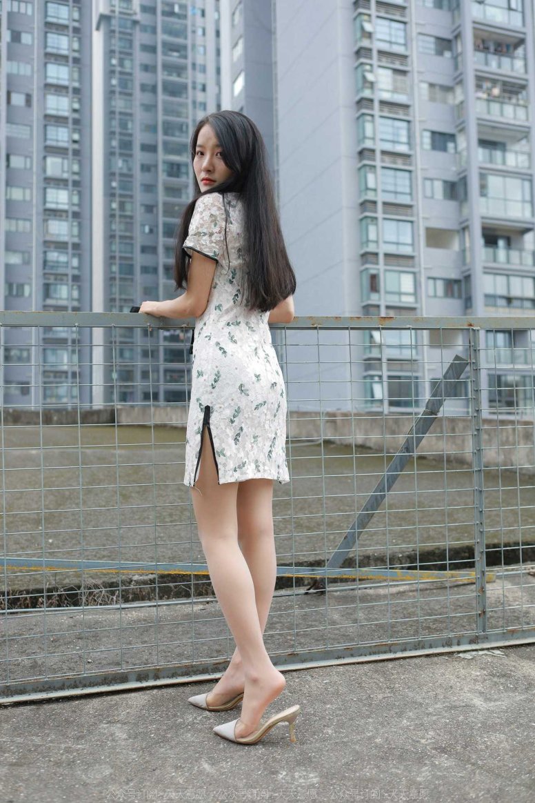 [IESS异思趣向]2022.03.28 丝享家1042：婉萍《旗袍美仁》[85P/144MB]