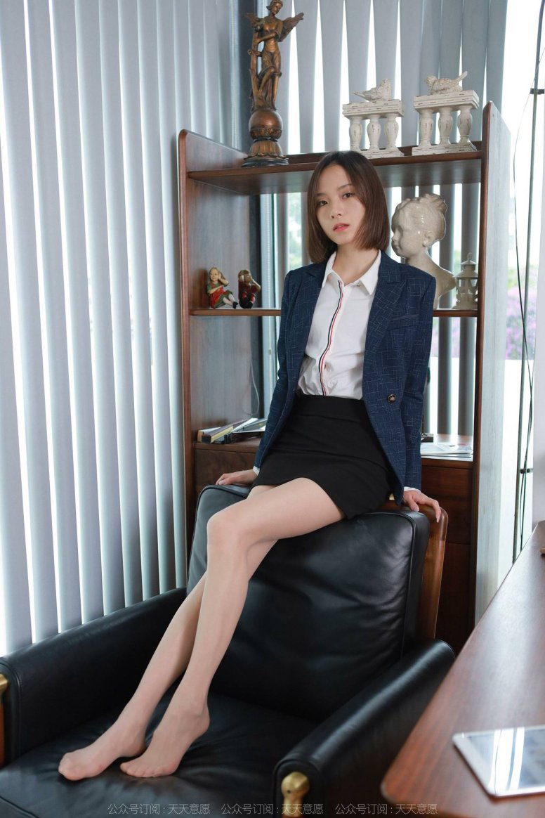 [IESS异思趣向]2022.04.02 丝享家1047：小六《长腿包屯裙》[77P/121MB]