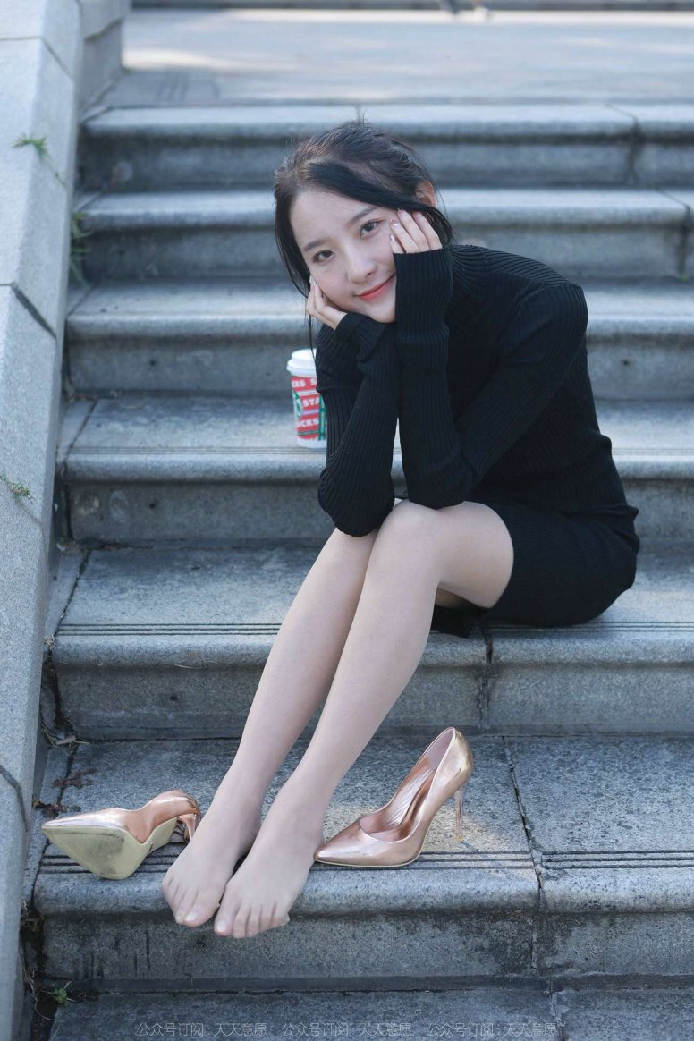 [IESS异思趣向]2022.03.21 丝享家1035：婉萍《黑色包屯裙》[89P/107MB]