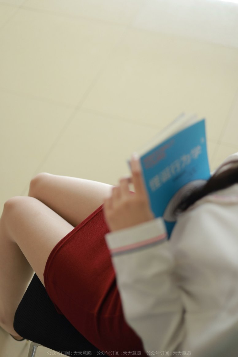 [IESS异思趣向] 耽丝 220511门外的红裙婉萍 [92P/86MB]