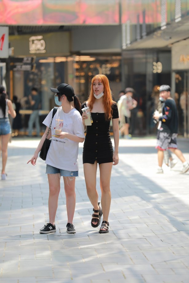 精选街拍 No.1479 玻璃街拍作品 – 黑色姓感包屯裙[131P/116MB]