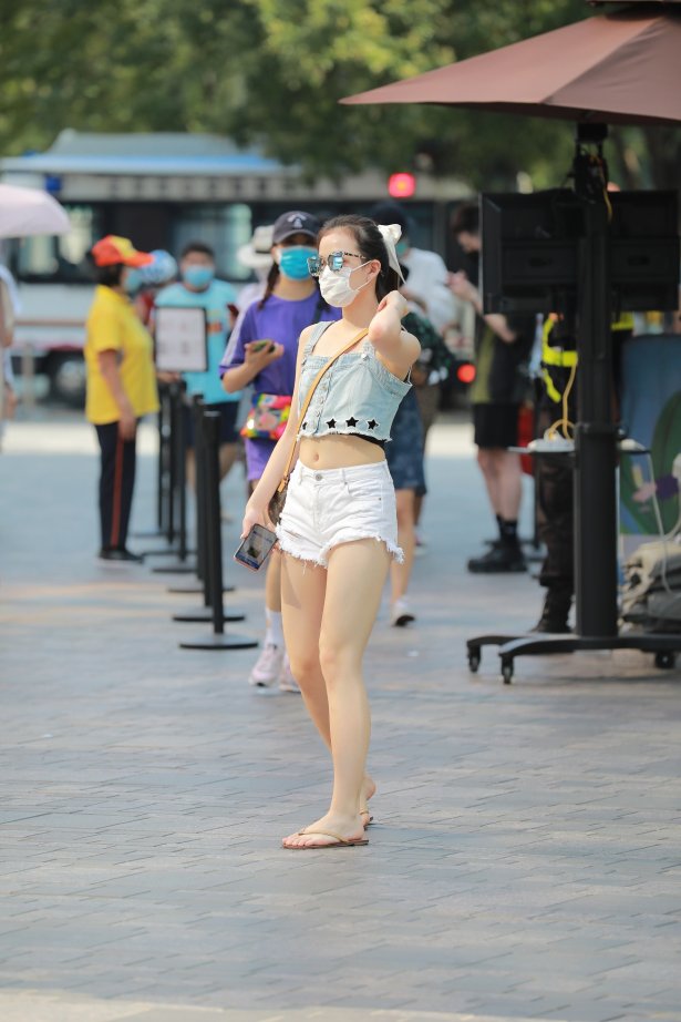 精选街拍 No.1487 玻璃街拍作品 – 热裤YY清纯小妹[226P/240MB]