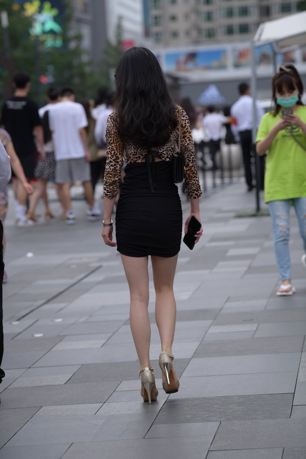 精选街拍作品 NO.1534 视觉冲击街拍作品 – 姓感豹纹好身材熟女[58P/64MB]