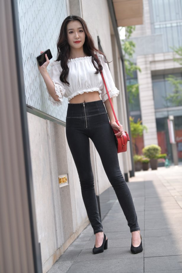 精选街拍作品 NO.1526 视觉冲击街拍作品 – 搭讪极品密桃裤小解解[103P/141MB]