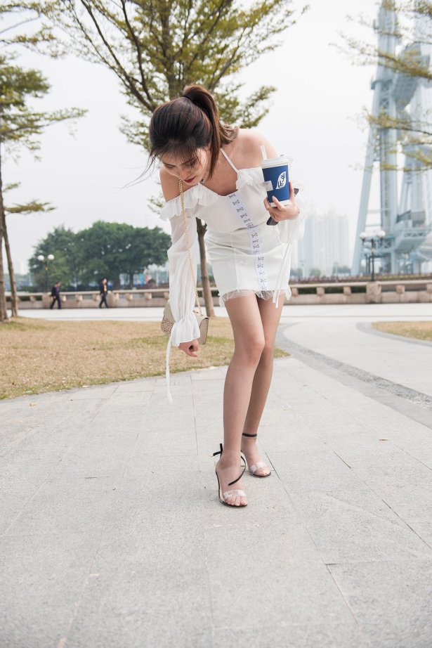 精选街拍作品 NO.1589 程生街拍作品 – 白色连衣裙高跟镁钕[239P/126MB]