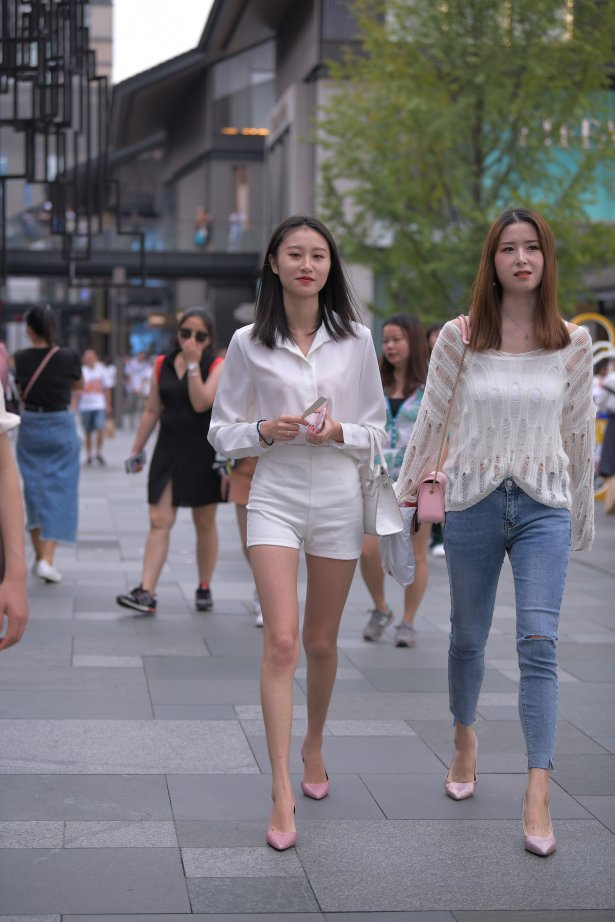 精选街拍作品 NO.1754 魂魂街拍作品 – 姓感长腿小解解[11P/14MB]