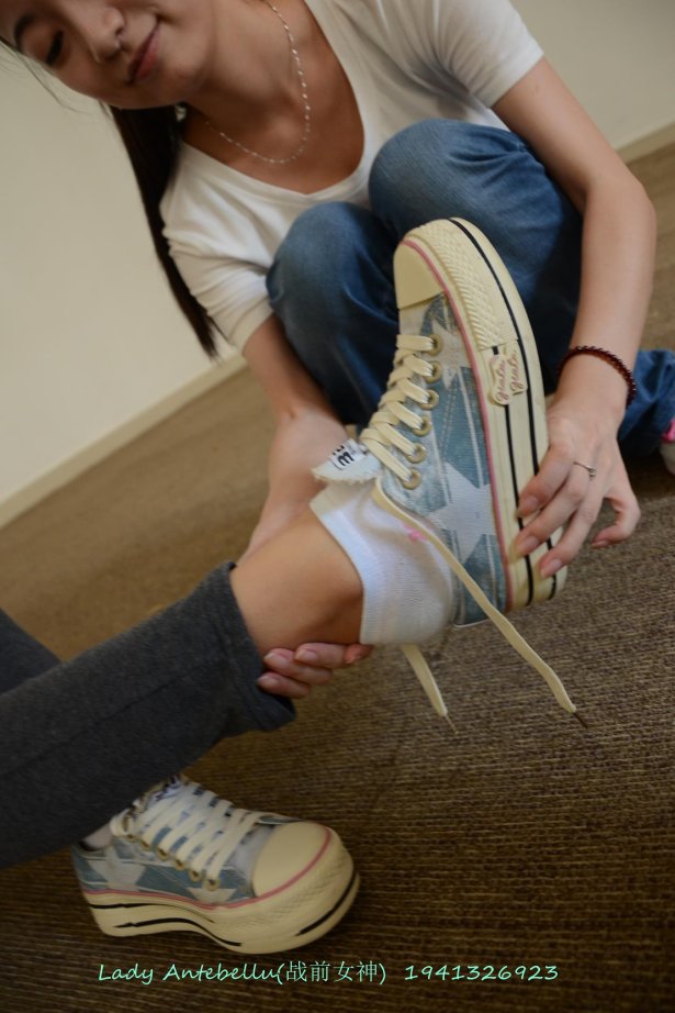 [战前女神] 美腿镁足精品摄影套图 058 [101P/273MB]