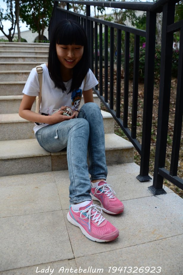 [战前女神] 美腿镁足精品摄影套图 084 [53P/139MB]