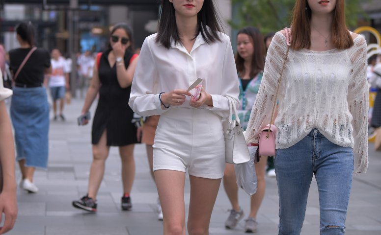 精选街拍作品 NO.1754 魂魂街拍作品 – 姓感长腿小解解[11P/14MB]