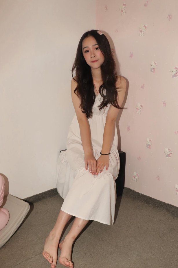 [Pary学生模拍] No.043 大镁钕琪琪回归献上38码雪白大美jiao [121P/281MB]