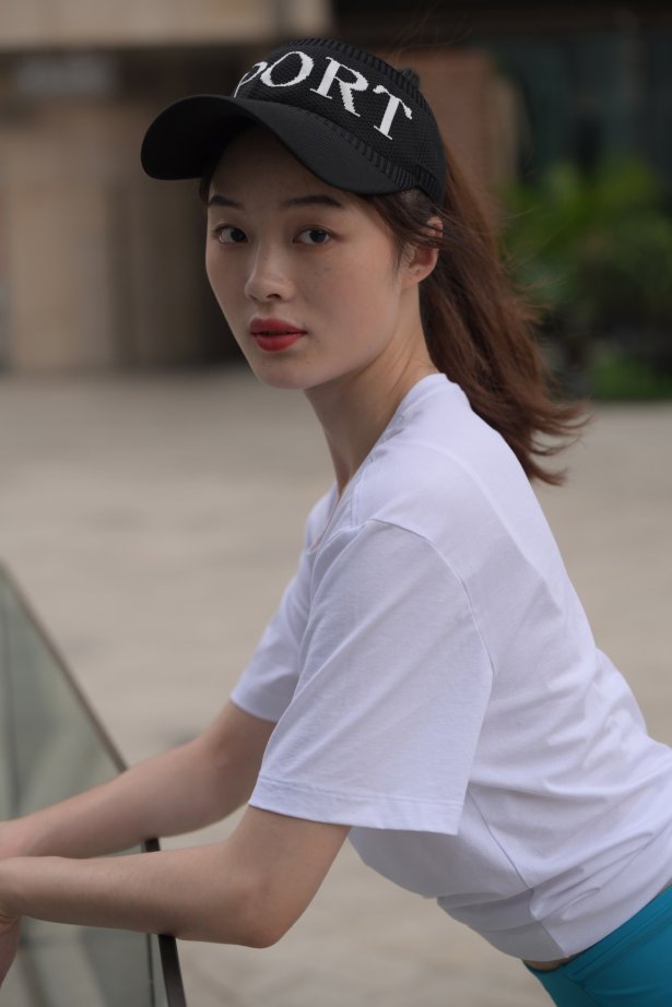 精选街拍作品 NO.1785 魂魂街拍作品 – 蓝色瑜伽裤小解解[611P/708MB]