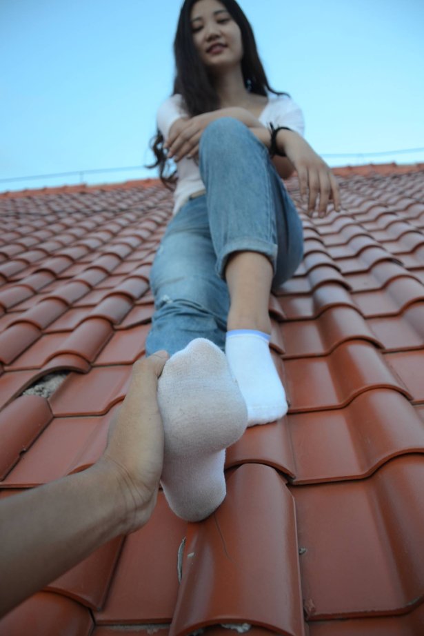 [战前女神] 美腿镁足精品摄影套图 143 [102P/187MB]