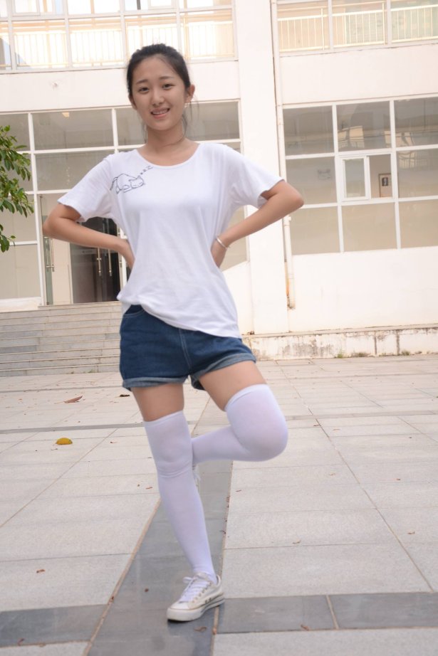 [战前女神] 美腿镁足精品摄影套图 138 [121P/187MB]