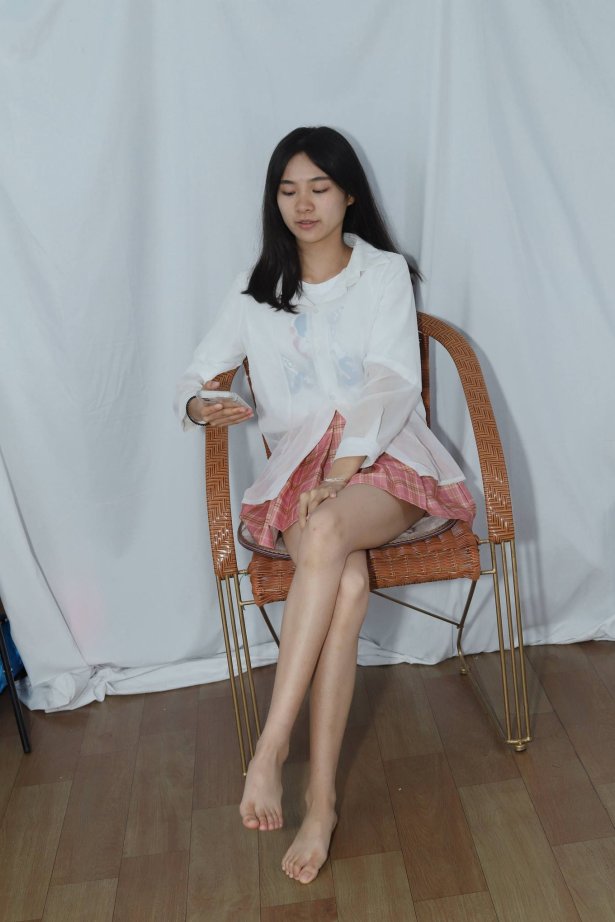 [Pary学生模拍] No.053 小敏非常有表现力的37码修长美jiao [137P/291MB]