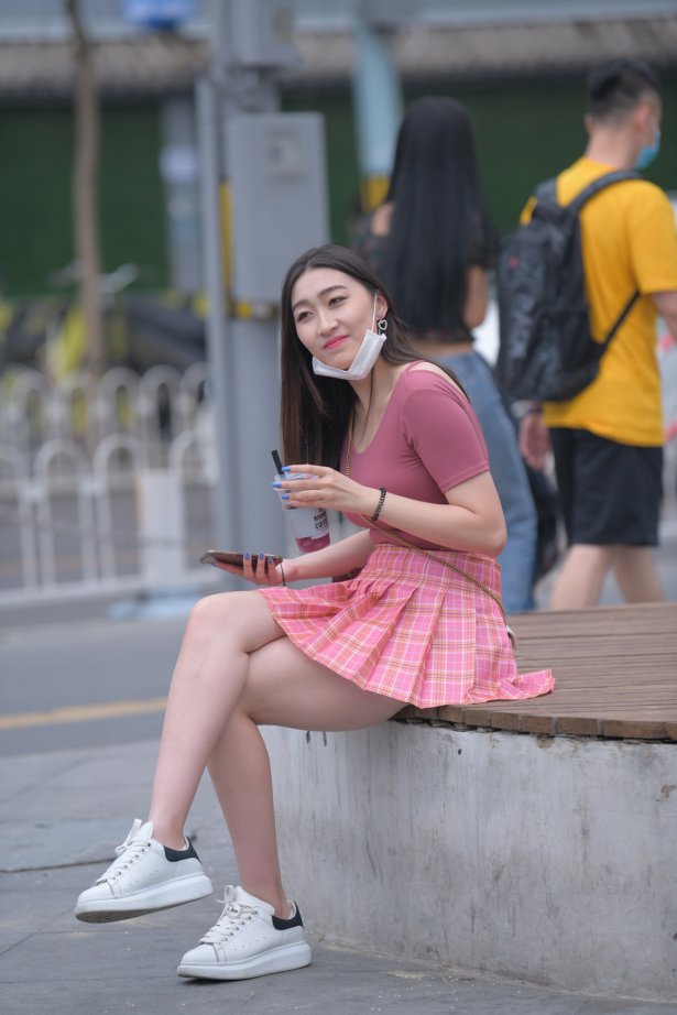 精选街拍作品 1990 红石街拍作品 – 姓感短裙镁钕[62P/94MB]