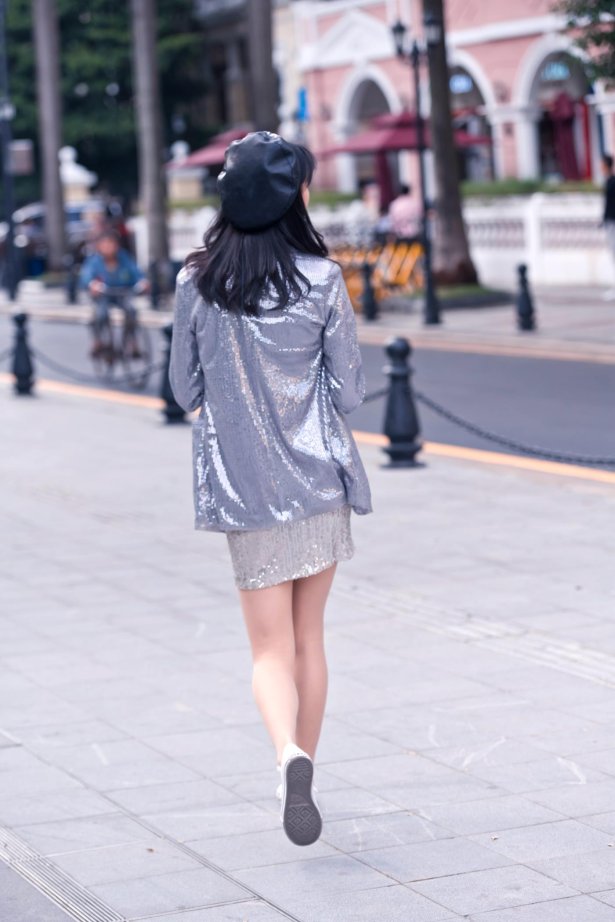 魔镜街拍 NO.066 御风街拍 在沙面公园搭讪的肉丝甜美小解解九月 [235P/2.08G]