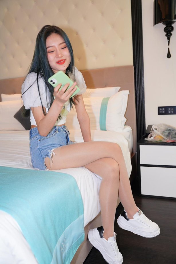 魔镜街拍 NO.168 超极品肉丝仅身牛仔热裤[277P/311MB]