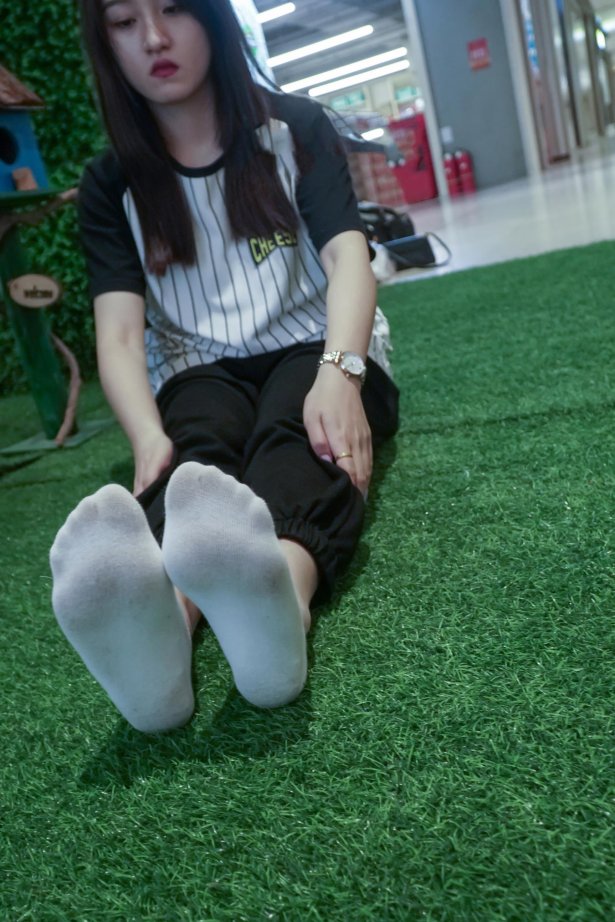 爱丫摄影 未来城黑白衣白棉袜船袜脚全程 [190P/2V/9.73G]