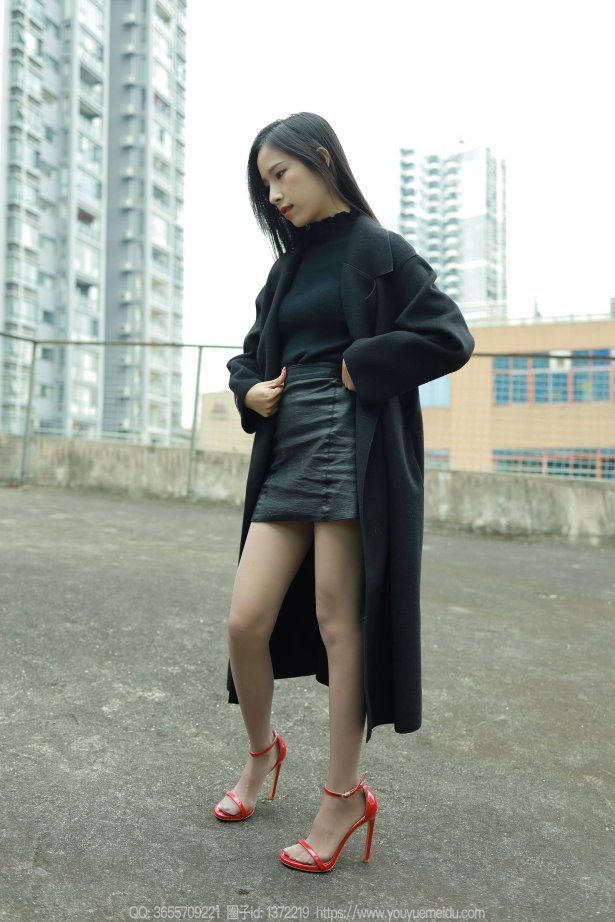 [IESS异思趣向] 2023.12.06 丝享家1604：美子《黑衣园丁》[80P/95MB]